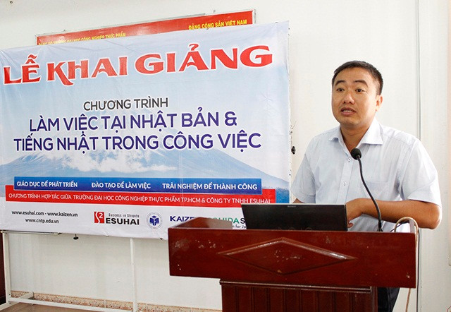 Th.s Phạm Thái Sơn tại lễ khai giảng một chương trình làm việc tại Nhật bản của trường