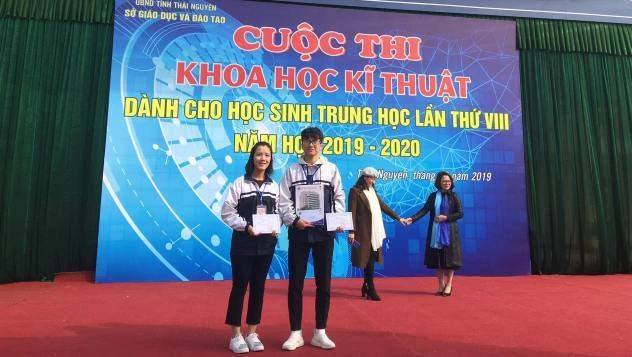 2 học sinh Thân Quý Mùi và Đỗ Bảo Ngọc.