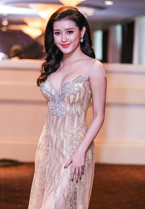 Chuyên trị váy vóc xuyên thấu nhưng Huyền My cũng từng mắc phải lỗi thời trang này.