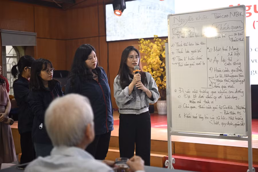 Vai trò của giáo viên chủ nhiệm là vô cùng quan trọng để ngăn chặn bạo lực học đường từ sớm.