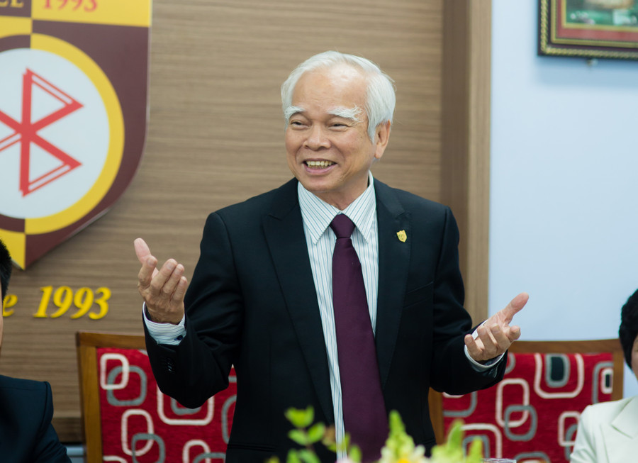 TS Nguyễn Văn Hòa - Chủ tịch Hội đồng quản trị Hệ thống Giáo dục Nguyễn Bỉnh Khiêm, Hà Nội. TS Nguyễn Văn Hòa - Chủ tịch Hội đồng quản trị Hệ thống Giáo dục Nguyễn Bỉnh Khiêm, Hà Nội.