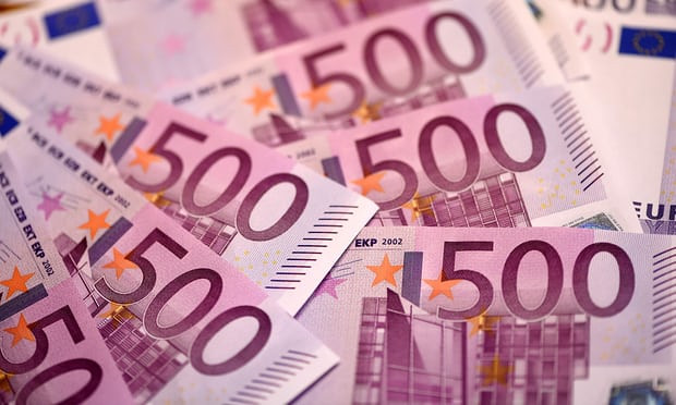 Bí ẩn vụ hàng chục nghìn euro bị xả xuống bệ xí 