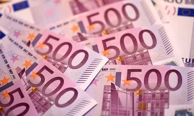 Bí ẩn vụ hàng chục nghìn euro bị xả xuống bệ xí 