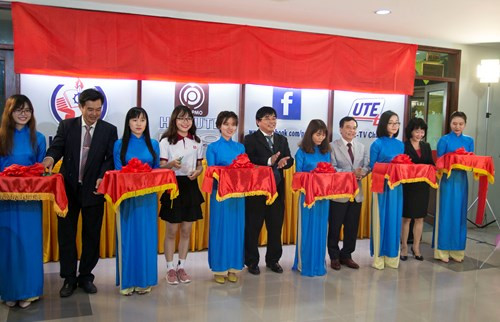 Nhà trường khánh thành Studio của UTE TV – kênh truyền hình kỹ thuật số của HCMUTE Nhà trường khánh thành Studio của UTE TV – kênh truyền hình kỹ thuật số của HCMUTE