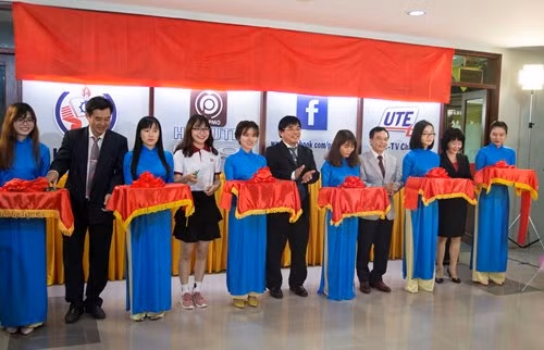 Nhà trường khánh thành Studio của UTE TV – kênh truyền hình kỹ thuật số của HCMUTE Nhà trường khánh thành Studio của UTE TV – kênh truyền hình kỹ thuật số của HCMUTE