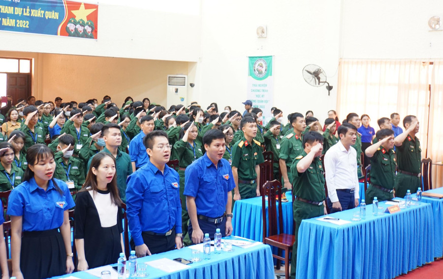 Lễ xuất quân Học kỳ quân đội với 130 chiến sĩ nhí. Lễ xuất quân Học kỳ quân đội với 130 chiến sĩ nhí.