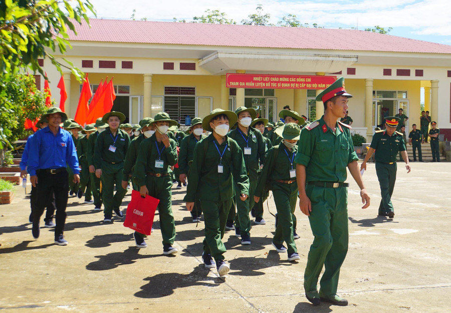 Chương trình “Học kỳ trong quân đội” là cơ hội giúp các em lứa tuổi thiếu niên rèn luyện kỹ năng sống. Chương trình “Học kỳ trong quân đội” là cơ hội giúp các em lứa tuổi thiếu niên rèn luyện kỹ năng sống.