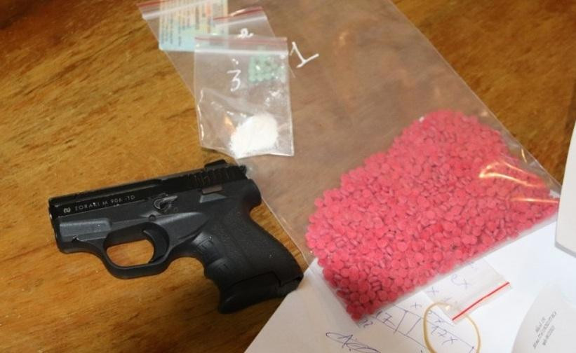 Tang vật của vụ án bị cơ quan chức năng thu giữ. Tang vật của vụ án bị cơ quan chức năng thu giữ.