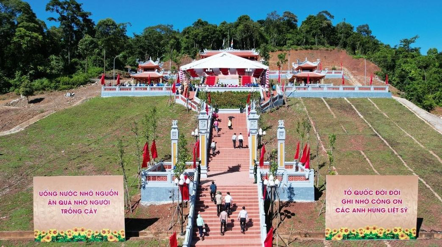 Toàn cảnh Đền tưởng niệm liệt sĩ Trường Sơn - đường 20 Quyết Thắng. Toàn cảnh Đền tưởng niệm liệt sĩ Trường Sơn - đường 20 Quyết Thắng.