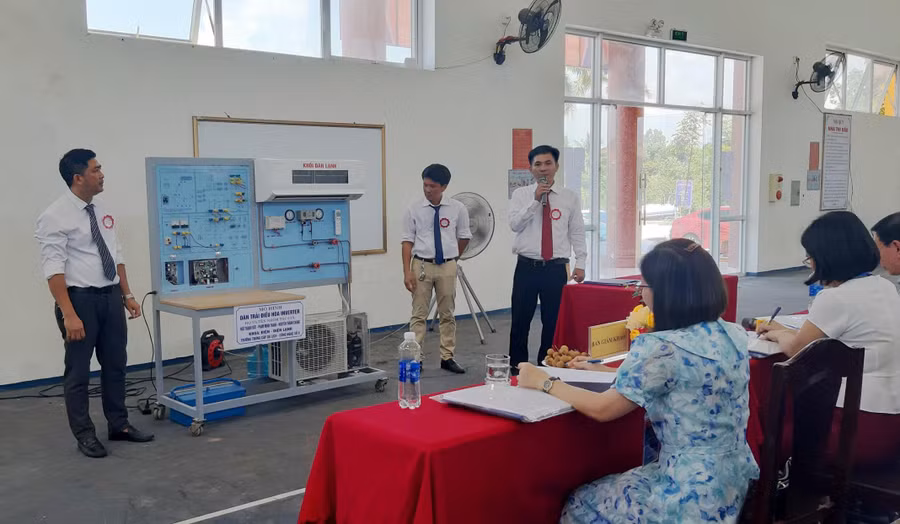 Các tác giả, nhóm tác giả phải thuyết trình về ý tưởng, hiệu quả sử dụng, vận hành thiết bị.