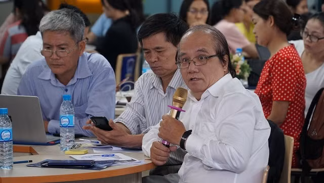 Đại biểu phát biểu, chia sẻ ý kiến tại hội thảo "Bảo đảm Thông tin Khoa học và Công nghệ cho hoạt động nghiên cứu và đào tạo"