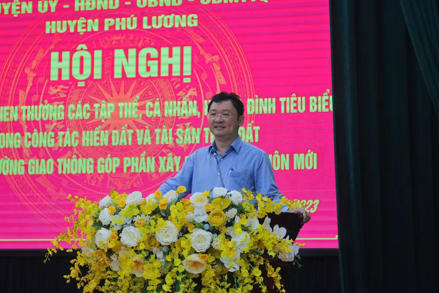 Ông Nguyễn Quốc Hữu, Uỷ viên Ban chấp hành Đảng bộ tỉnh, Bí thư Huyện uỷ huyện Phú Lương phát biểu tại Hội nghị.