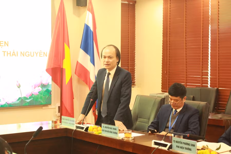 PGS.TS Nguyễn Tiến Dũng, Bí thư Đảng uỷ, Hiệu trưởng trường Đại học Y - Dược (ĐH Thái Nguyên). PGS.TS Nguyễn Tiến Dũng, Bí thư Đảng uỷ, Hiệu trưởng trường Đại học Y - Dược (ĐH Thái Nguyên).