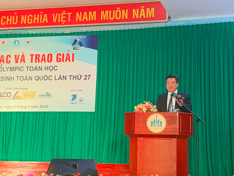 Thứ trưởng Nguyễn Hữu Độ đánh giá cao thành tích năm nay của các thí sinh tham dự Thứ trưởng Nguyễn Hữu Độ đánh giá cao thành tích năm nay của các thí sinh tham dự