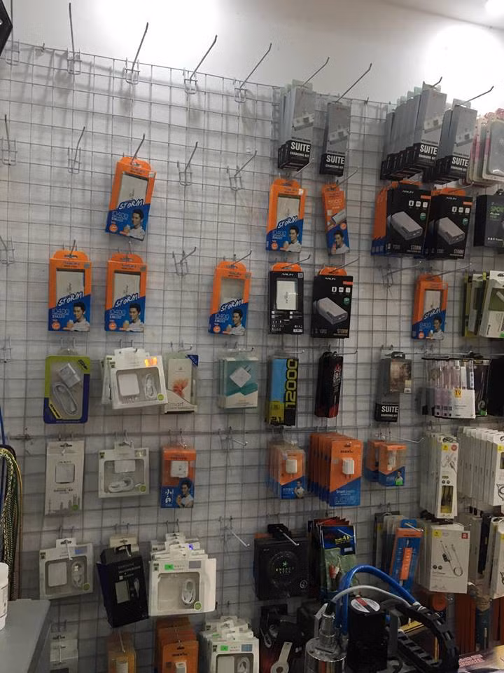 Mua sạc dự phòng giá siêu rẻ, nhiều người đang ‘ôm bom nổ chậm’ mà không hay - ảnh 1