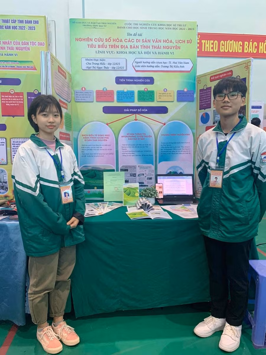 Hiếu còn thường xuyên tham gia các cuộc thi Khoa học Kỹ thuật và Khởi nghiệp các cấp.