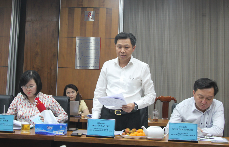 Ông Nguyễn Văn Đức, Phó Bí thư, Chủ tịch UBND Quận 12 thông tin về những khó khăn của quận trong việc triển khai chương trình GDPT mới. Ông Nguyễn Văn Đức, Phó Bí thư, Chủ tịch UBND Quận 12 thông tin về những khó khăn của quận trong việc triển khai chương trình GDPT mới.