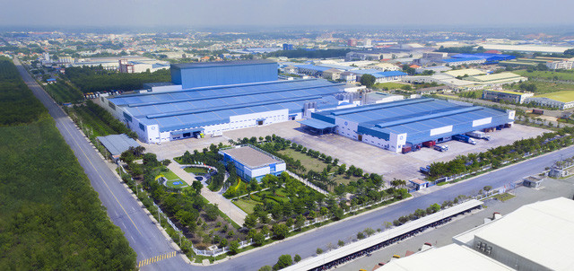 Vinamilk - Công ty Việt Nam đầu tiên được Forbes bình chọn vào danh sách FAB 50 ảnh 3 Toàn cảnh Siêu nhà máy sữa Việt Nam (nhà máy MEGA) - 1 trong 13 nhà máy sữa của Vinamilk tại Việt Nam và cũng là 1 trong 3 siêu nhà máy sữa hiện có trên thế giới.