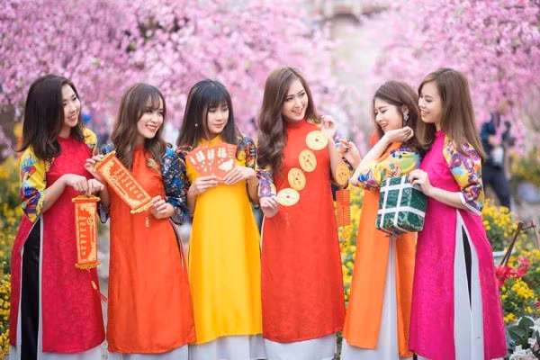 Tết Nhâm Dần, 12 con giáp nên mặc đồ màu gì để cả năm may mắn?