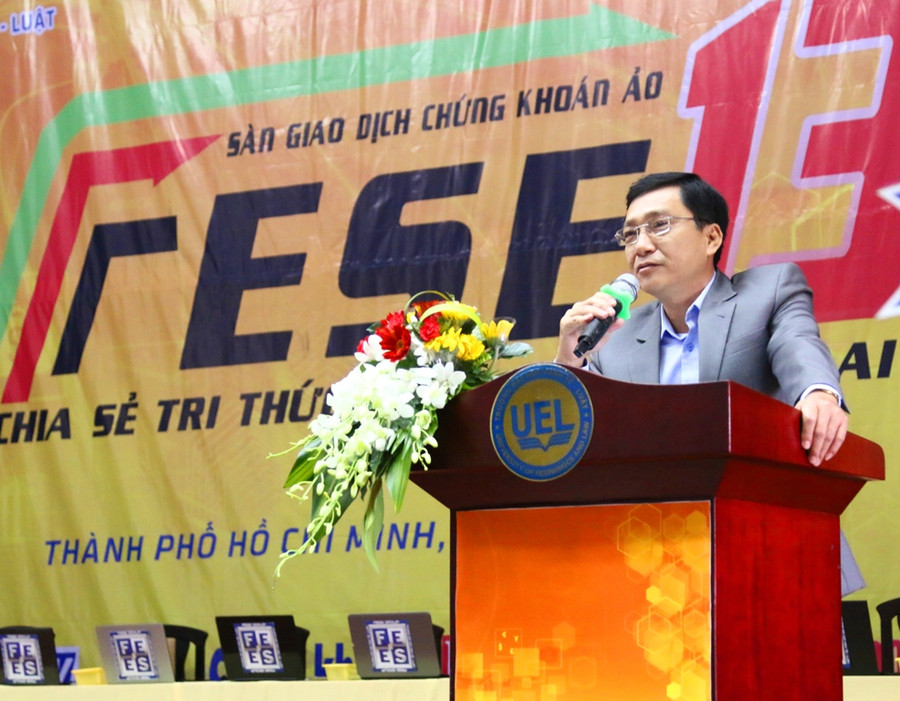 Đại diện Ban tổ chức thông báo về thể lệ, cách thức tham gia chương trình tại lần thứ 13-năm 2016