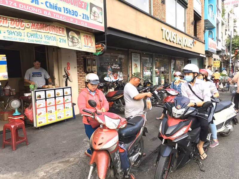 chang tay dam mua dai nang nuoi vo viet mang bau