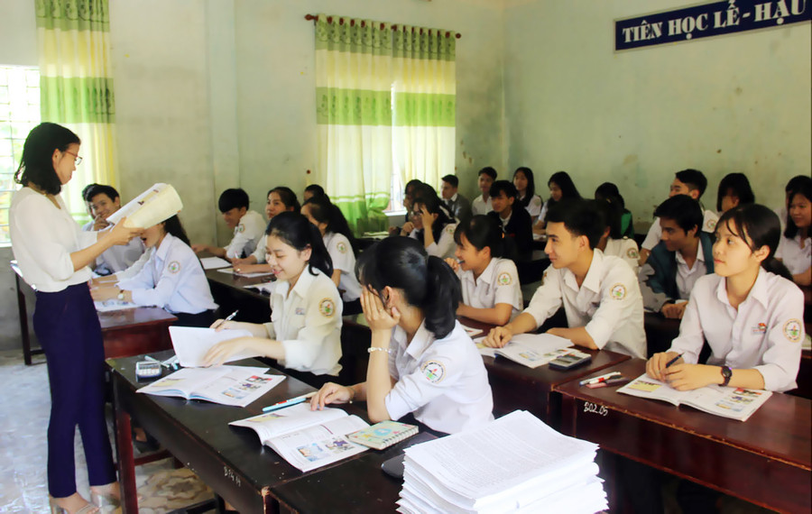 Các nhà trường cần chủ động củng cố kiến thức và triển khai ôn tập cho học sinh cuối cấp theo đề thi tham khảo Các nhà trường cần chủ động củng cố kiến thức và triển khai ôn tập cho học sinh cuối cấp theo đề thi tham khảo