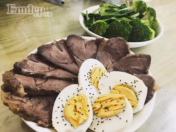 Thân hình quá chuẩn của bà mẹ đã một con với bí quyết đơn giản đến không ngờ