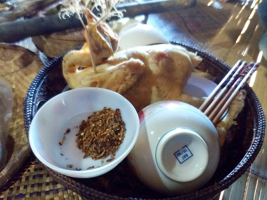 Nhiều lễ vật khác nhau được người dân chuẩn bị cho lễ hội.