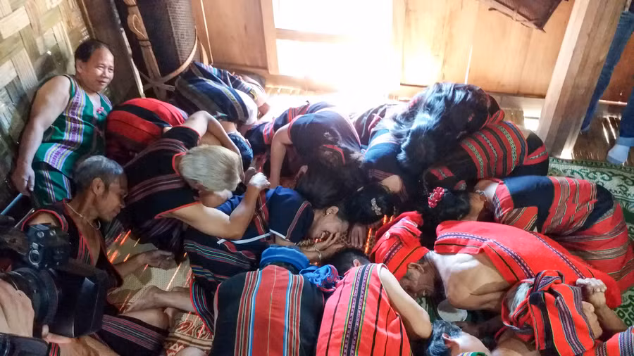 Nghi lễ ăn cơm mới được tái hiện. Nghi lễ ăn cơm mới được tái hiện.