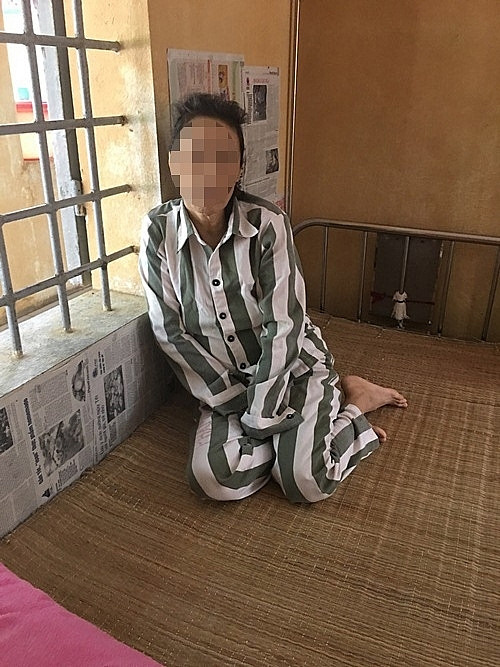 noi dau chong chat cua nguoi dan ba mac trong benh trong tu