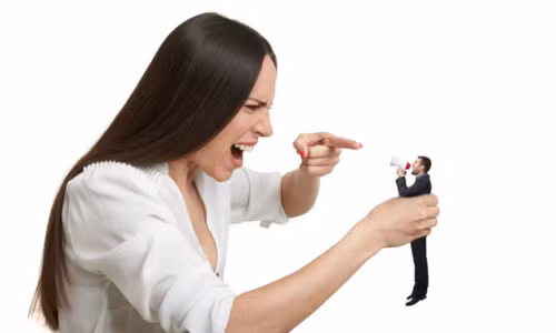 Bà vợ nổi giận vì chồng lo xa