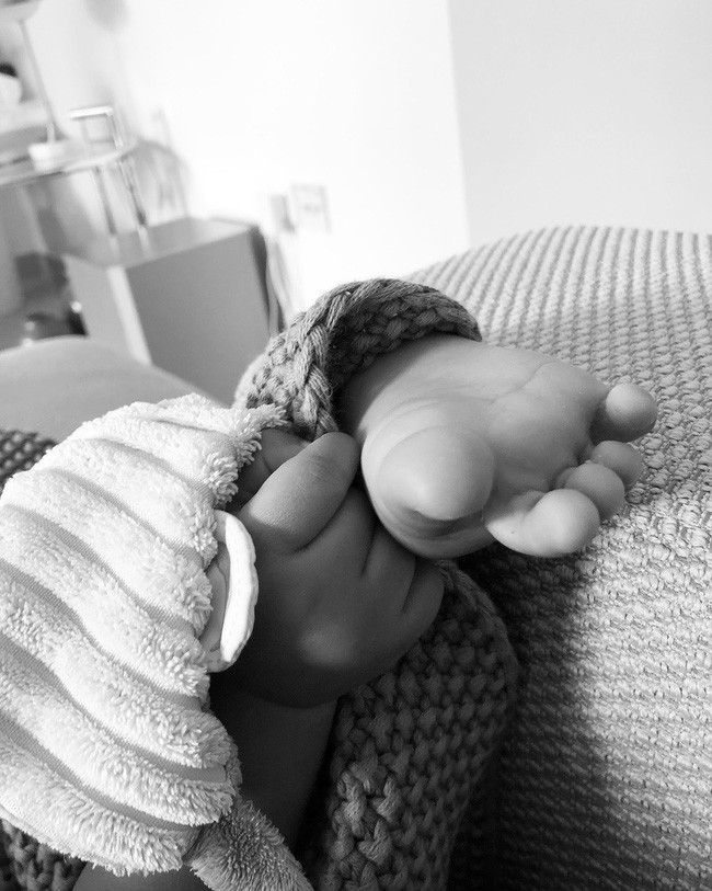 Bức thư của mẹ gửi con sơ sinh vừa qua đời sốt MXH: Xung quanh ai cũng áp con vào ngực, riêng mẹ thì không! - Ảnh 7. Bức thư của mẹ gửi con sơ sinh vừa qua đời sốt MXH: Xung quanh ai cũng áp con vào ngực, riêng mẹ thì không! - Ảnh 7.