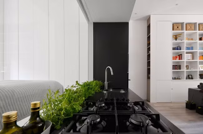 Căn hộ chỉ vọn vẻn 20m² nhưng chưa đựng vạn sự bất ngờ bên trong - Ảnh 5.