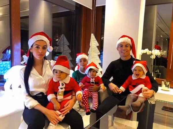 20 hình ảnh được like nhiều nhất trên Instagram: Cristiano Ronaldo, Kylie Jenner chiếm quá bán nhưng vị trí số 1 mới thực sự gây sốc