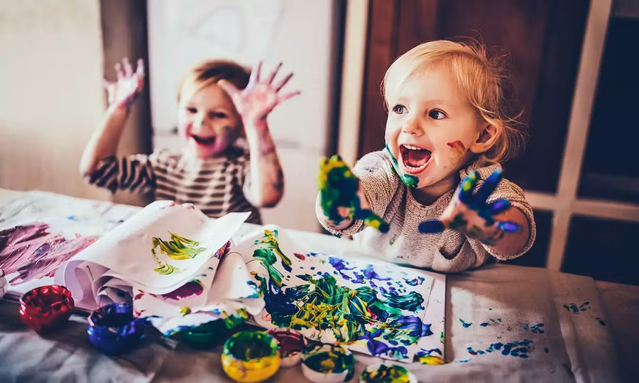 Cha mẹ nên cung cấp cho trẻ đủ không gian để tự do khám phá trí tưởng tượng của chúng. (Ảnh: ITN).