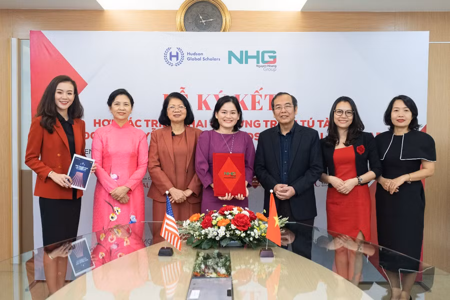 Lễ ký kết giữa Tập đoàn giáo dục Nguyễn Hoàng, Tổ chức Hudson Global Scholars và Trường Providence Country Day tạo cho cơ hội cho học sinh Việt Nam trở thành du học Mỹ trên đất Việt.