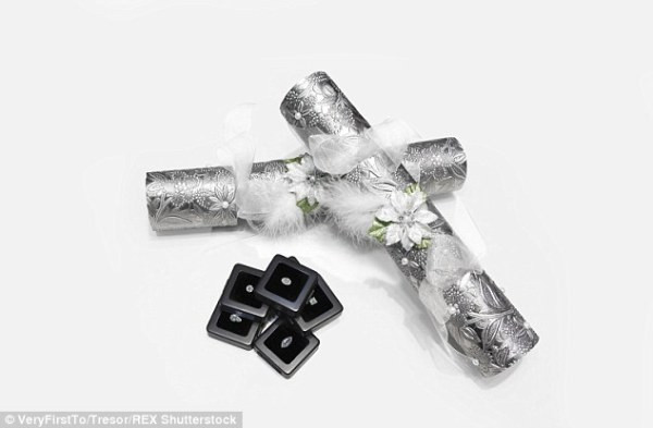 Pháo giáng sinh giá 33 tỷ đồng ảnh 6 Pháo giáng sinh giá 33 tỷ đồng ảnh 6