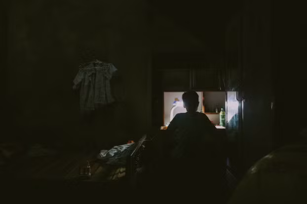  Đối với em những ngày sống yên lành bên gia đình dì, được cắp sách đến trường là hạnh phúc đang có thật. 