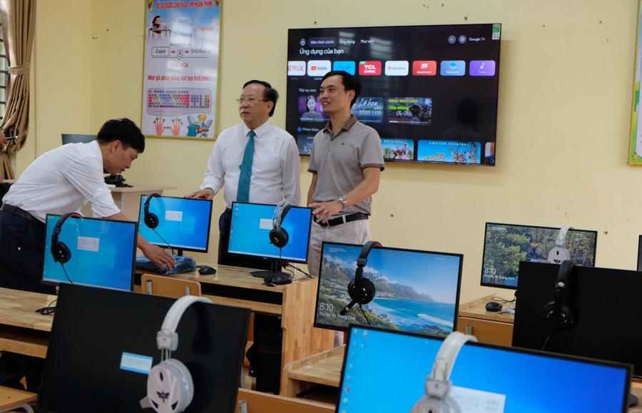 Phòng máy tính trị giá hơn 300 triệu đồng. (Ảnh: NT).