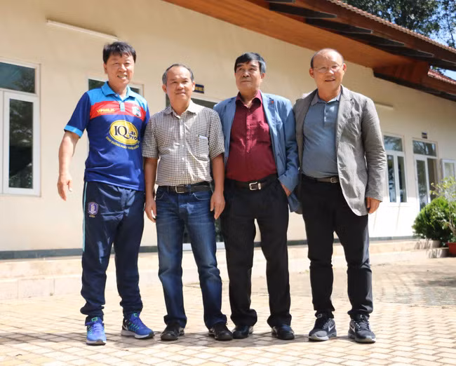 Lý do thật đằng sau chuyện bầu Đức chi 700 triệu/tháng để trả lương cho thầy Park dù không còn liên quan - Ảnh 4.