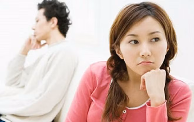 Hiện tại anh ta vẫn không muốn chia tay với người yêu hiện tại và lên mạng hỏi “cao kiến” của cư dân mạng: “Có cách nào không?”