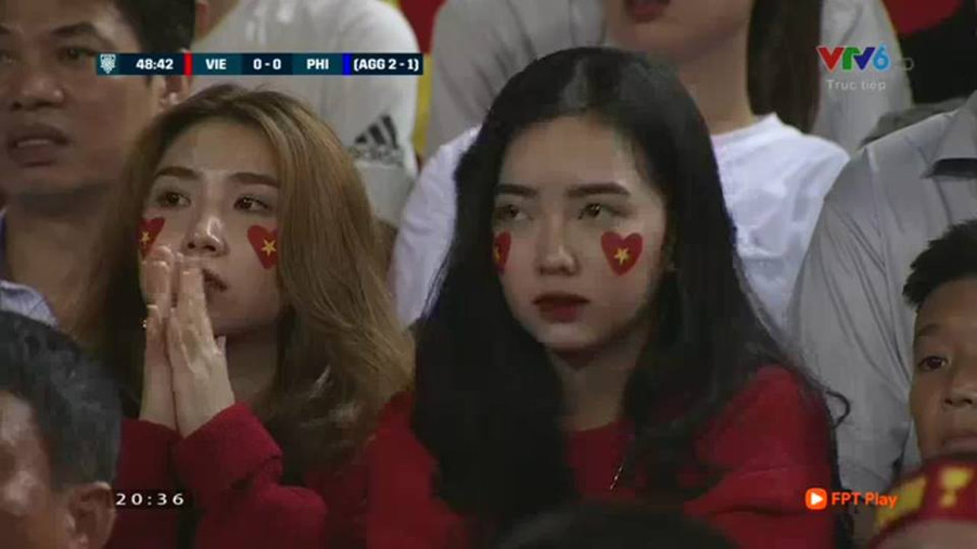 Cô gái xinh đẹp từng nắm tay Hà Đức Chinh giữa phố là ai?