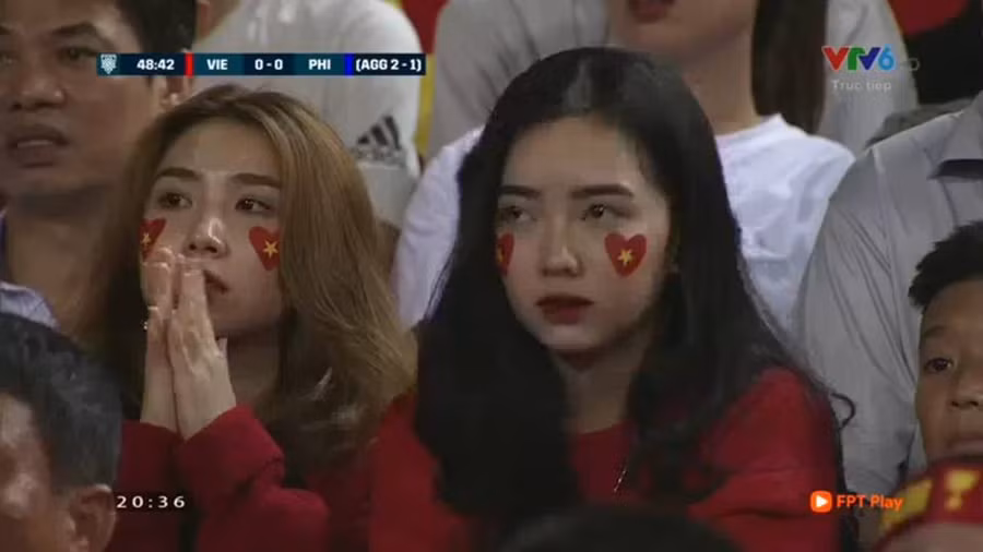 Cô gái xinh đẹp từng nắm tay Hà Đức Chinh giữa phố là ai?