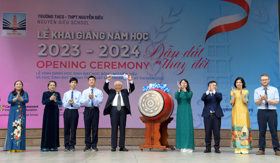 Năm học mới 2023-2024 chính thức được bắt đầu sau tiếng trống khai giảng. Năm học mới 2023-2024 chính thức được bắt đầu sau tiếng trống khai giảng.