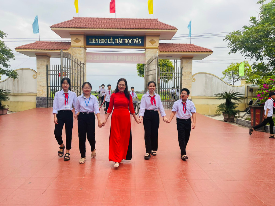 Hệ thống cơ sở vật chất của trường đã được rà soát, bổ sung đồng bộ sẵn sàng cho năm học mới. Hệ thống cơ sở vật chất của trường đã được rà soát, bổ sung đồng bộ sẵn sàng cho năm học mới.