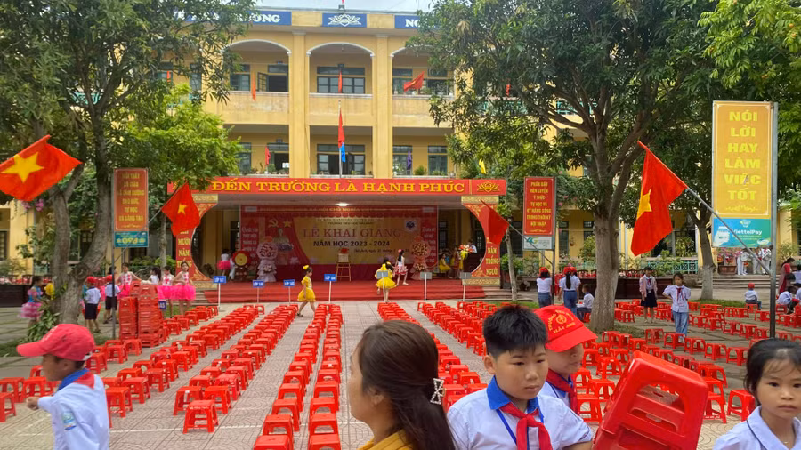 Nhà trường đã sẵn sàng cho lễ khai giảng năm học mới.