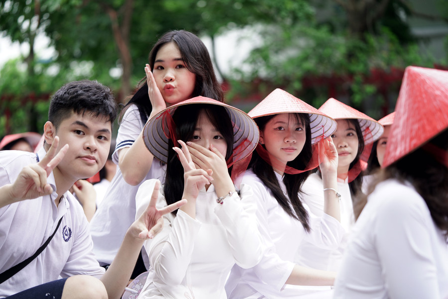 Học để lập thân và lập nghiệp chính là mục tiêu của nhà trường. Học để lập thân và lập nghiệp chính là mục tiêu của nhà trường.