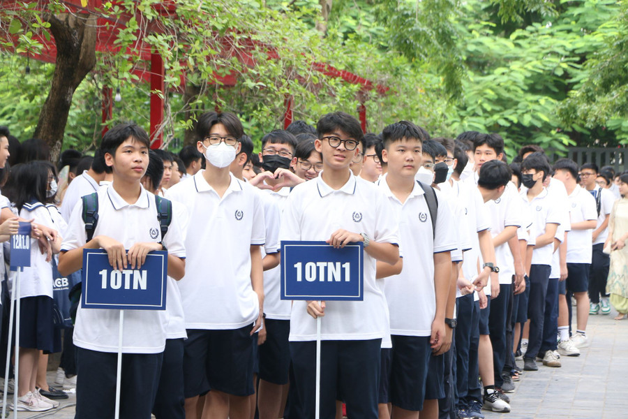 Thông điệp về sống, học tập để trở thành người tử tế đã được lãnh đạo nhà trường gửi tới các em học sinh ngay trong lễ khai giảng. Thông điệp về sống, học tập để trở thành người tử tế đã được lãnh đạo nhà trường gửi tới các em học sinh ngay trong lễ khai giảng.