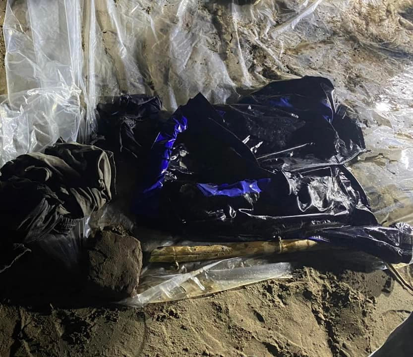 Một số hiện vật trên người nạn nhân. Một số hiện vật trên người nạn nhân.