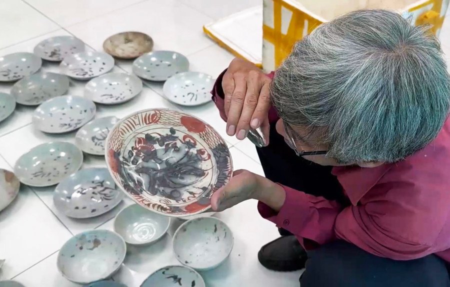 Số cổ vật được các chuyên gia khảo cổ xác định có niên đại ở thế kỷ XVI - XVII thuộc thời Minh, Trung Quốc. Số cổ vật được các chuyên gia khảo cổ xác định có niên đại ở thế kỷ XVI - XVII thuộc thời Minh, Trung Quốc.